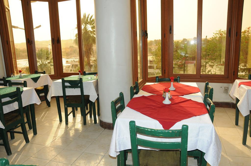 Nile Hotel Aswan Exterior foto