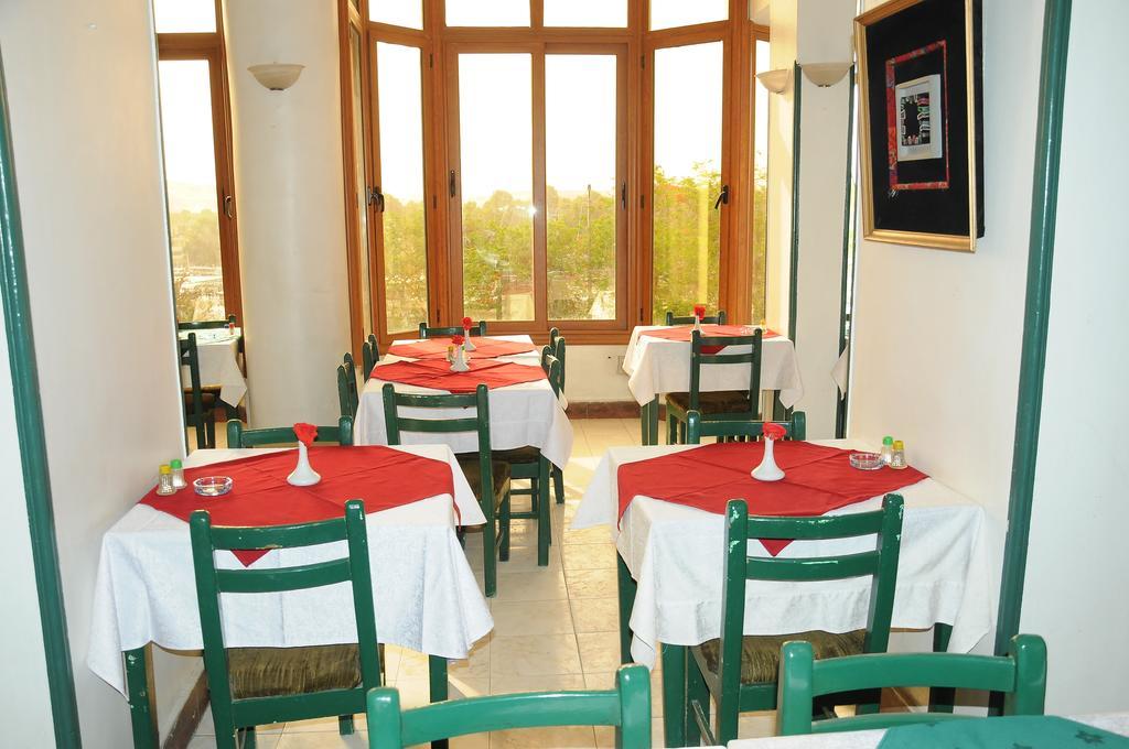 Nile Hotel Aswan Exterior foto