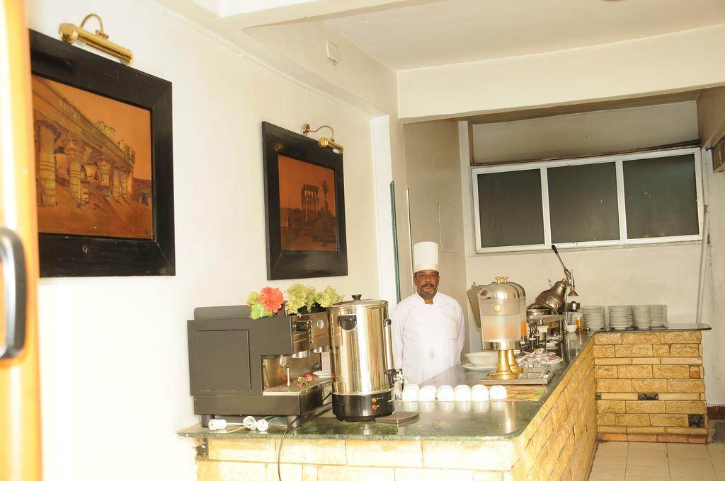 Nile Hotel Aswan Exterior foto