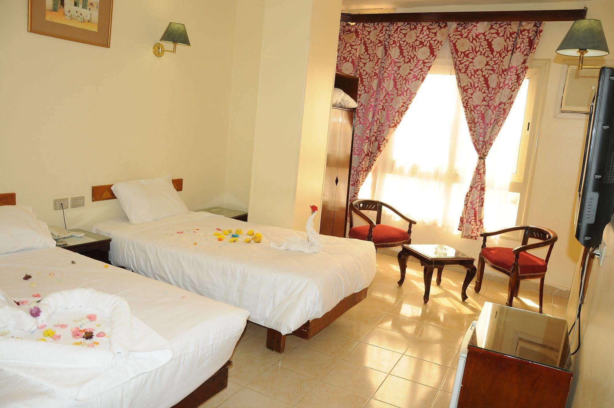 Nile Hotel Aswan Exterior foto
