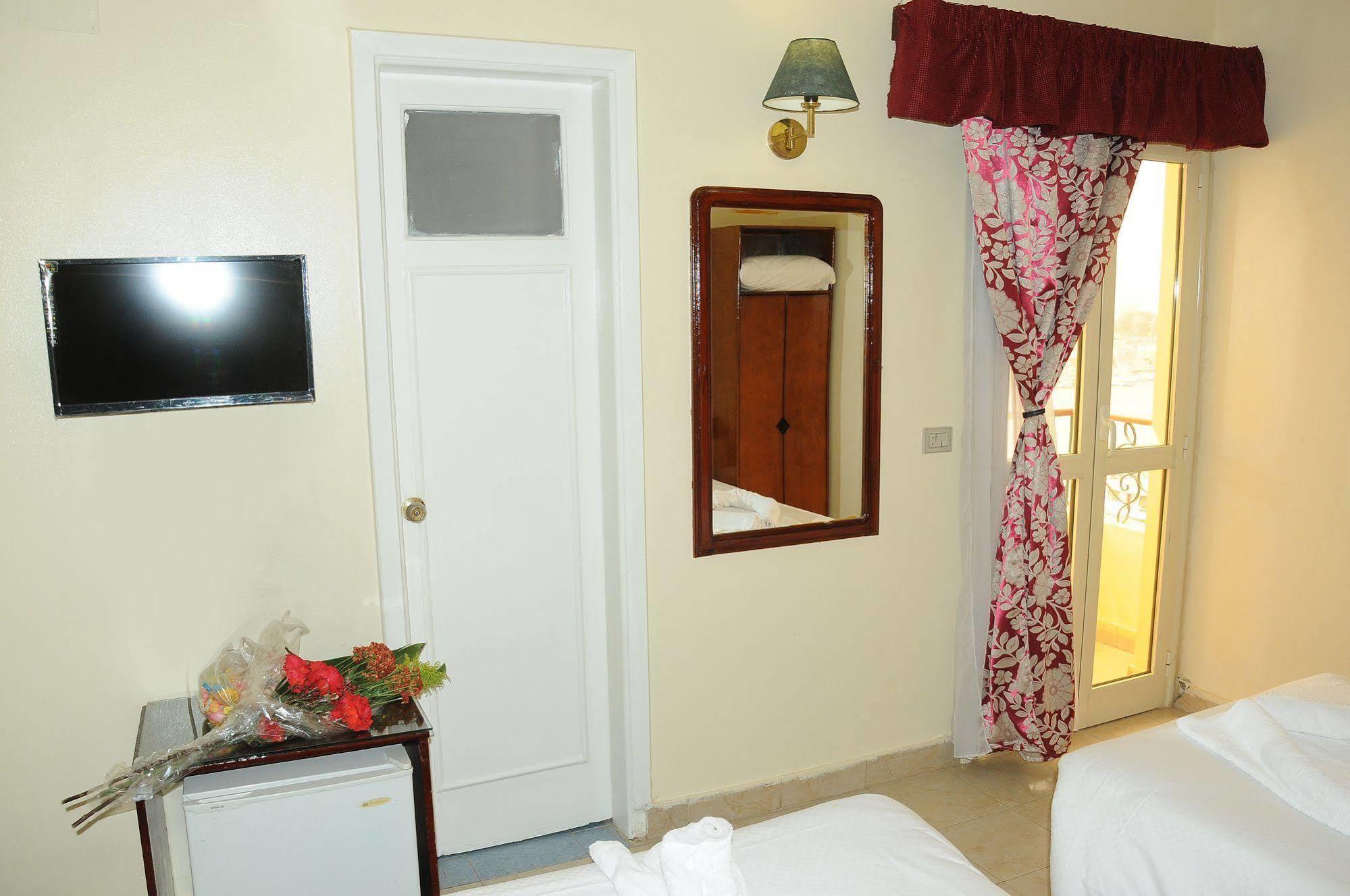 Nile Hotel Aswan Exterior foto
