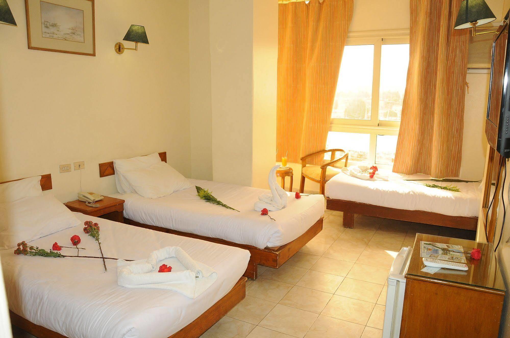 Nile Hotel Aswan Exterior foto