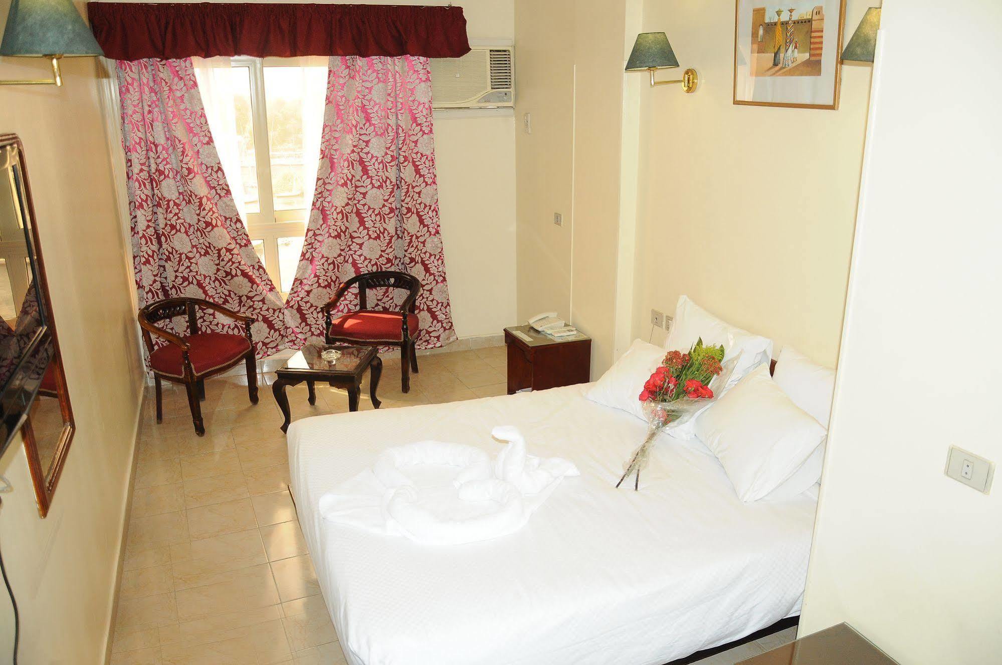 Nile Hotel Aswan Exterior foto